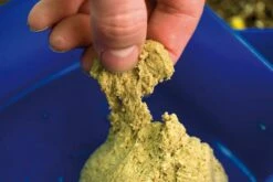 Sonubaits - Fibe Paste Bloodworm -VisAvontuur z6 pinch hookbait 1